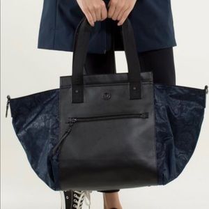 Lululemon Carry me on tote
